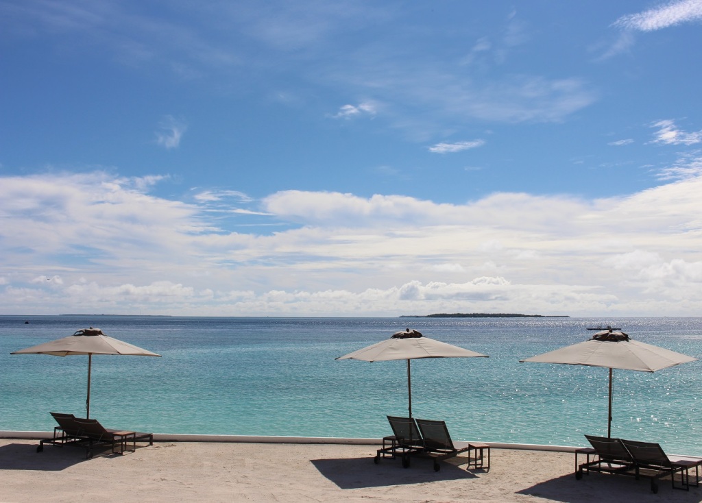 sunbathers sea