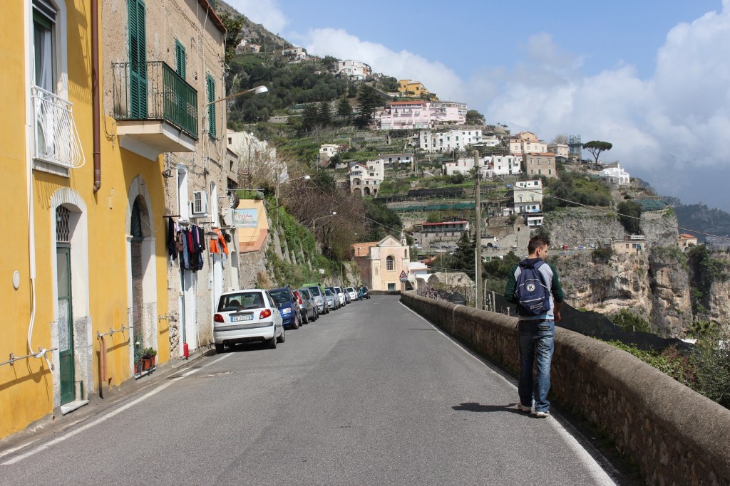 p walking to amalfi