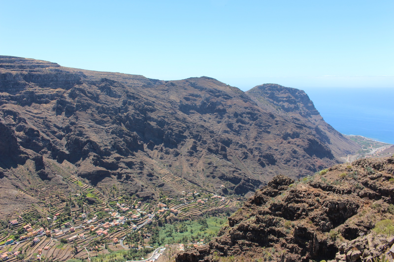 valley-gran-rey-slopes-to-sea